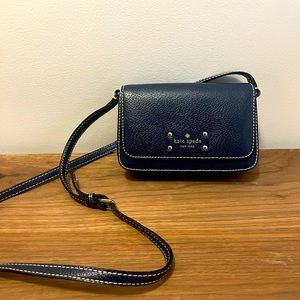 NWOT. Free shipping. Kate spade crossbody bag. Perfect condition. Navy.